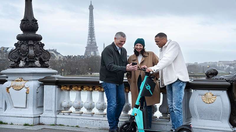 PlayBattleSquare Exploring Paris After Dark